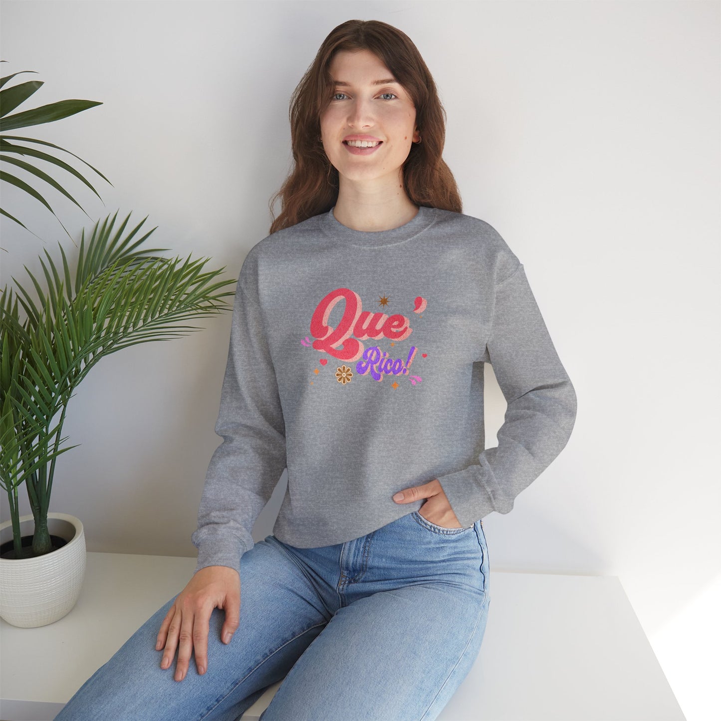 'Que Rico!' Women's Heavy Blend™ Crewneck Sweatshirt.