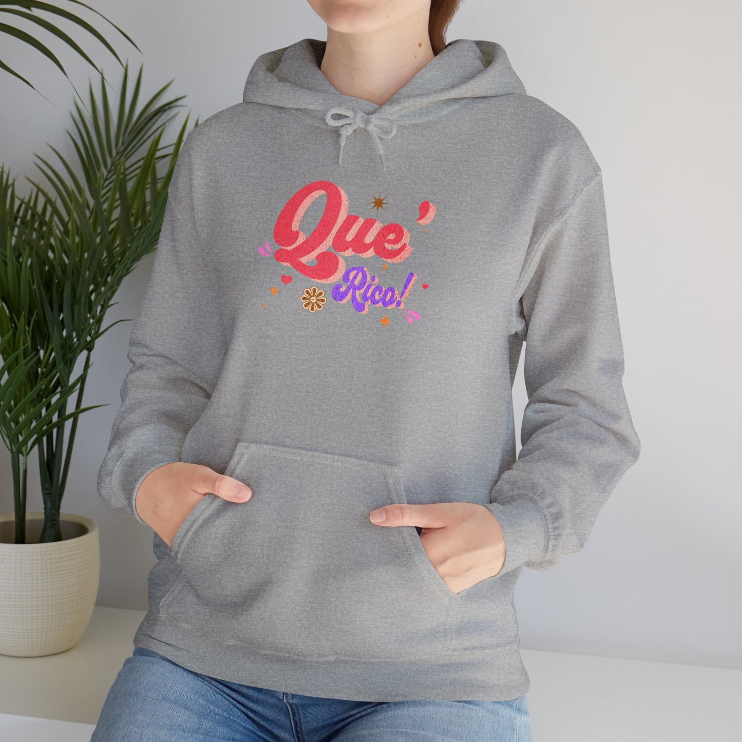 'Que Rico!' Women's Heavy Blend™ Hooded Sweatshirt.