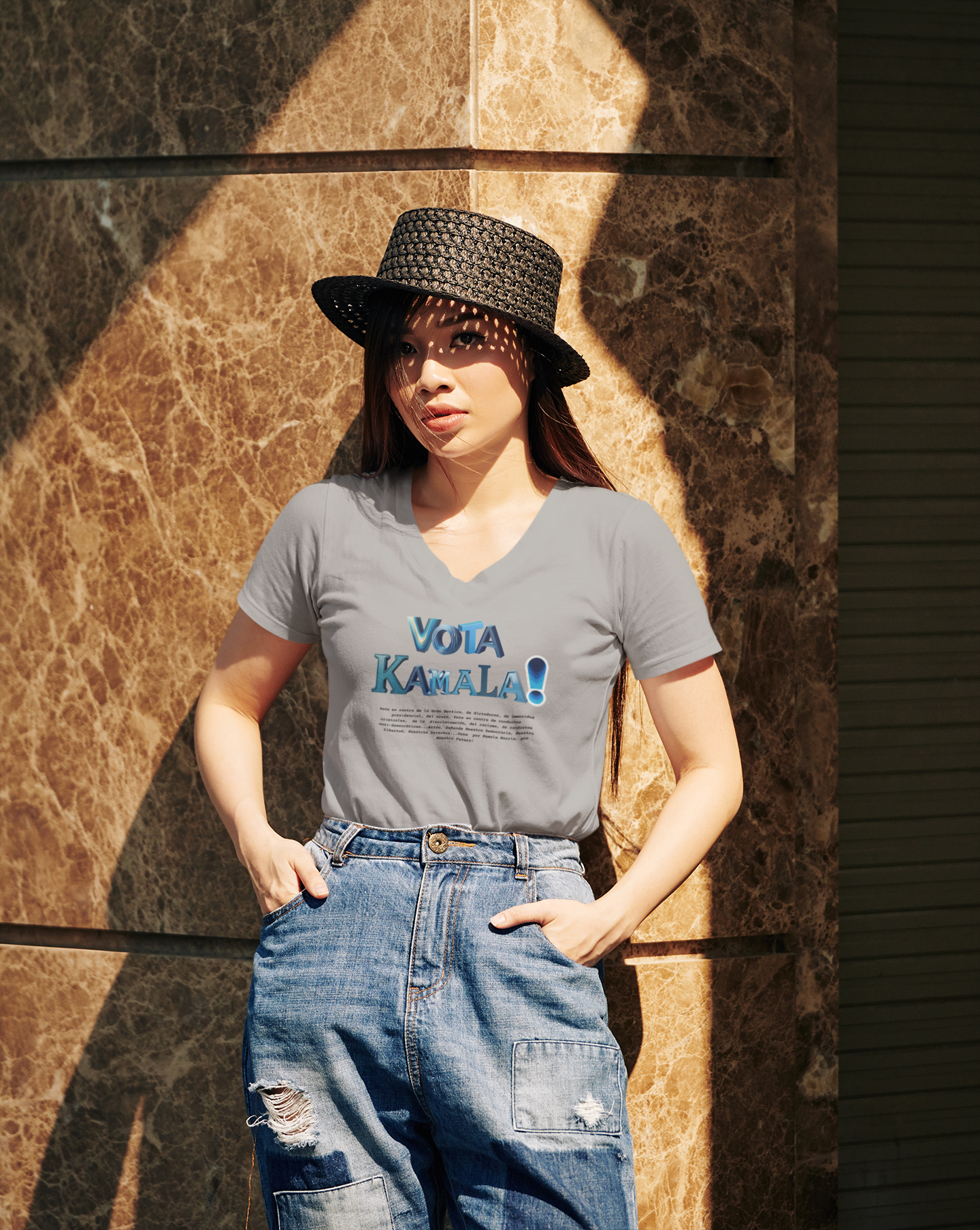 'Vota Kamala! Vota en contra de La Gran Mentira, de dictaduras, de immunidad presidencial,  del acoso, Vota en contra de conductas criminales...'  Unisex Jersey Short Sleeve V-Neck Tee